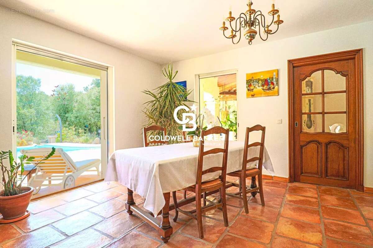 Maison à ROQUEBRUNE-SUR-ARGENS