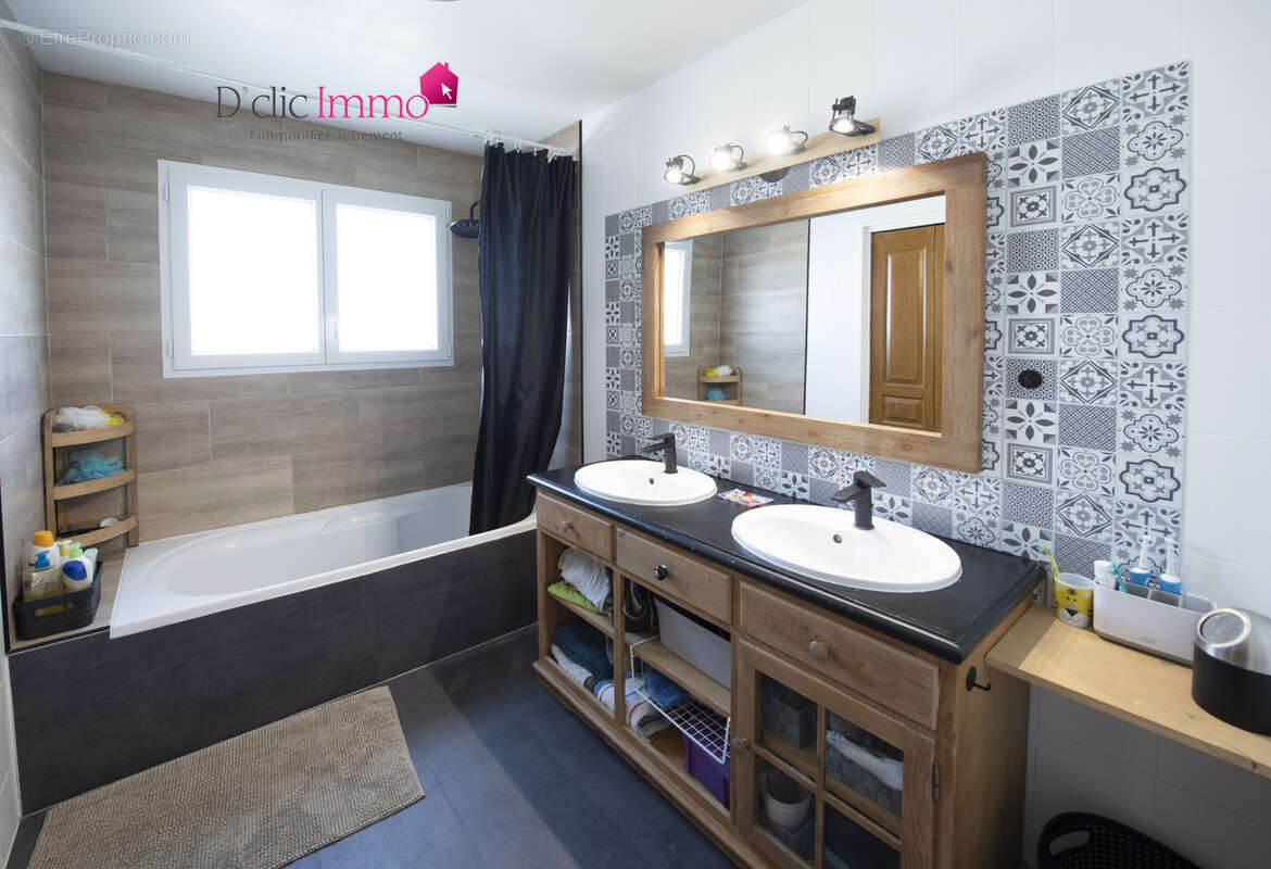 Maison à COMMEQUIERS