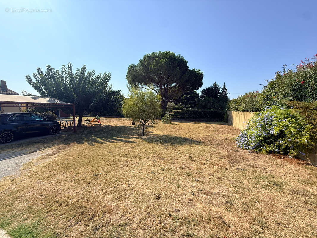 FREJUS, TERRAIN PLAT DE 430m2, bel emplacement - photo 2