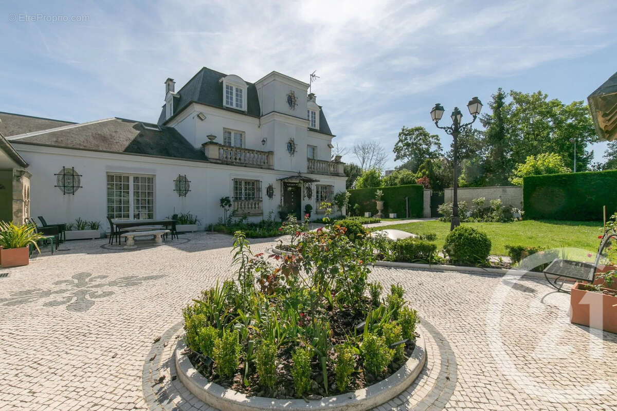 Maison à SAINT-MAUR-DES-FOSSES