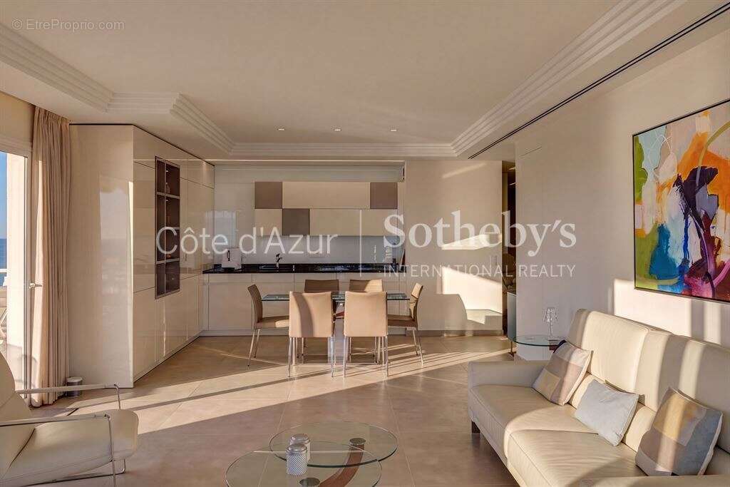 Cannes Croisette, appartement avec terrasse de 55 m², vue mer, garage et chambre de service - photo 8