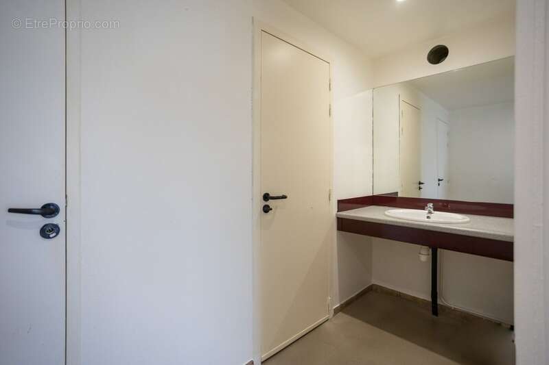 Commerce à PARAY-LE-MONIAL