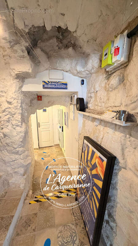 A vendre murs commerciaux vide 24,94 m2 en excellent etat situe rue barbacane a hyeres - photo 5