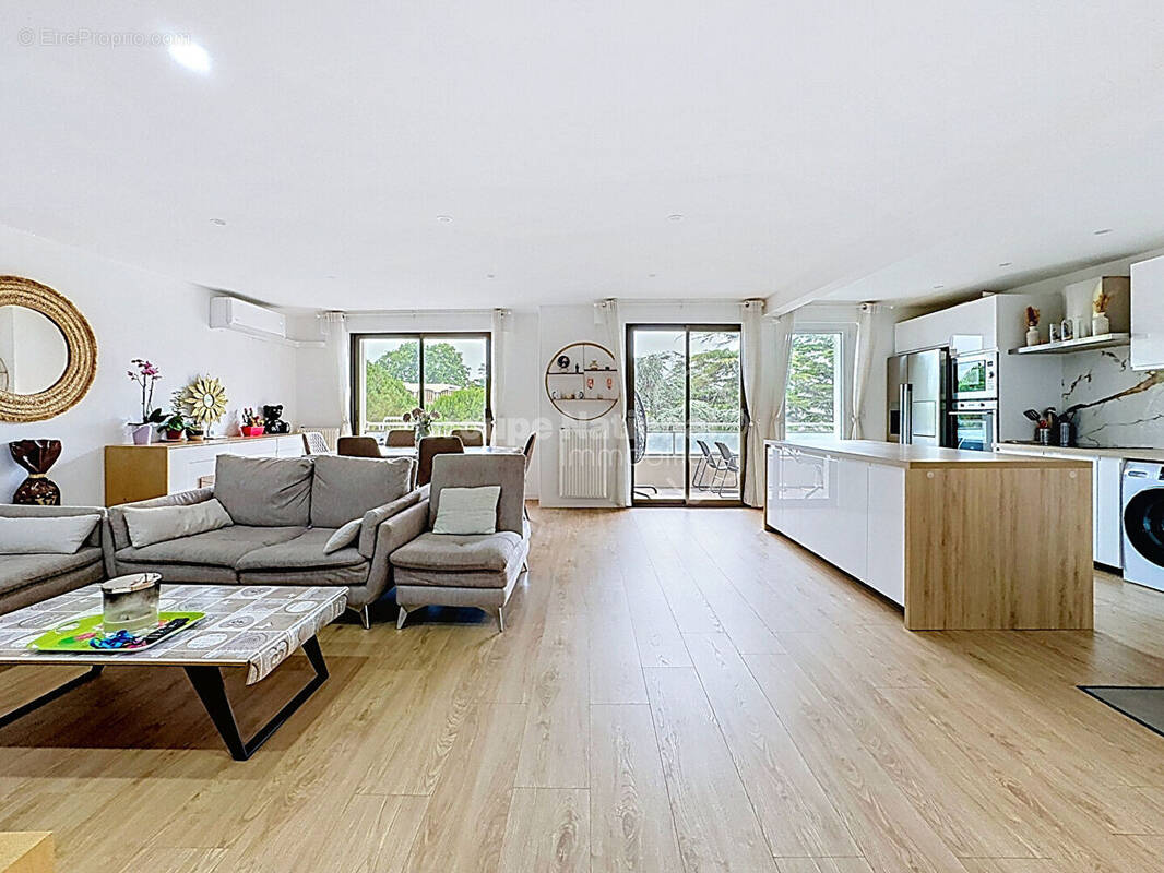 Appartement à MANDELIEU-LA-NAPOULE