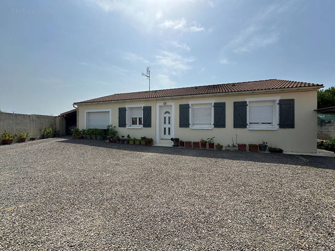 Maison à BOURCEFRANC-LE-CHAPUS