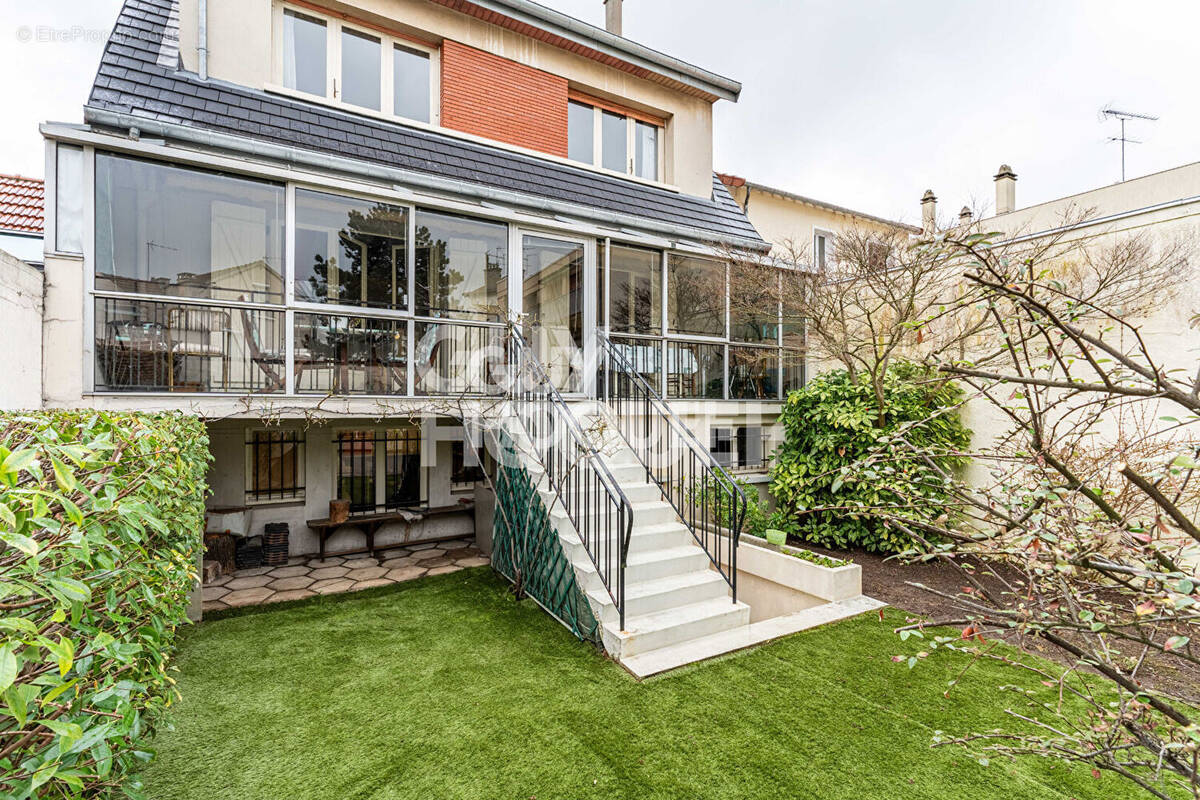 Maison à LA GARENNE-COLOMBES