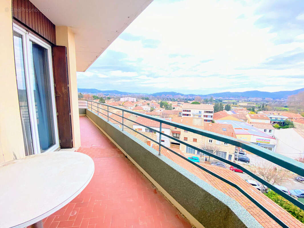 Appartement à BAGNOLS-SUR-CEZE