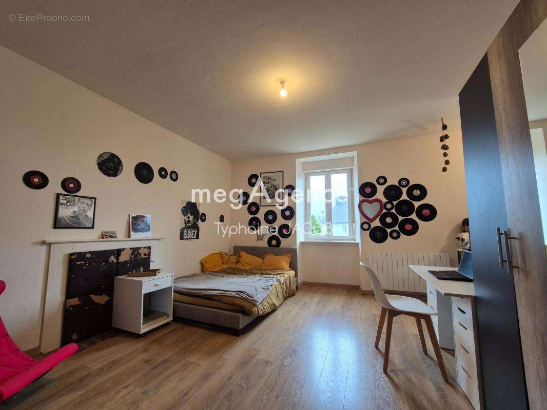 Ensemble rénové : maison 6 chambres, 1 studio et T2 - photo 9