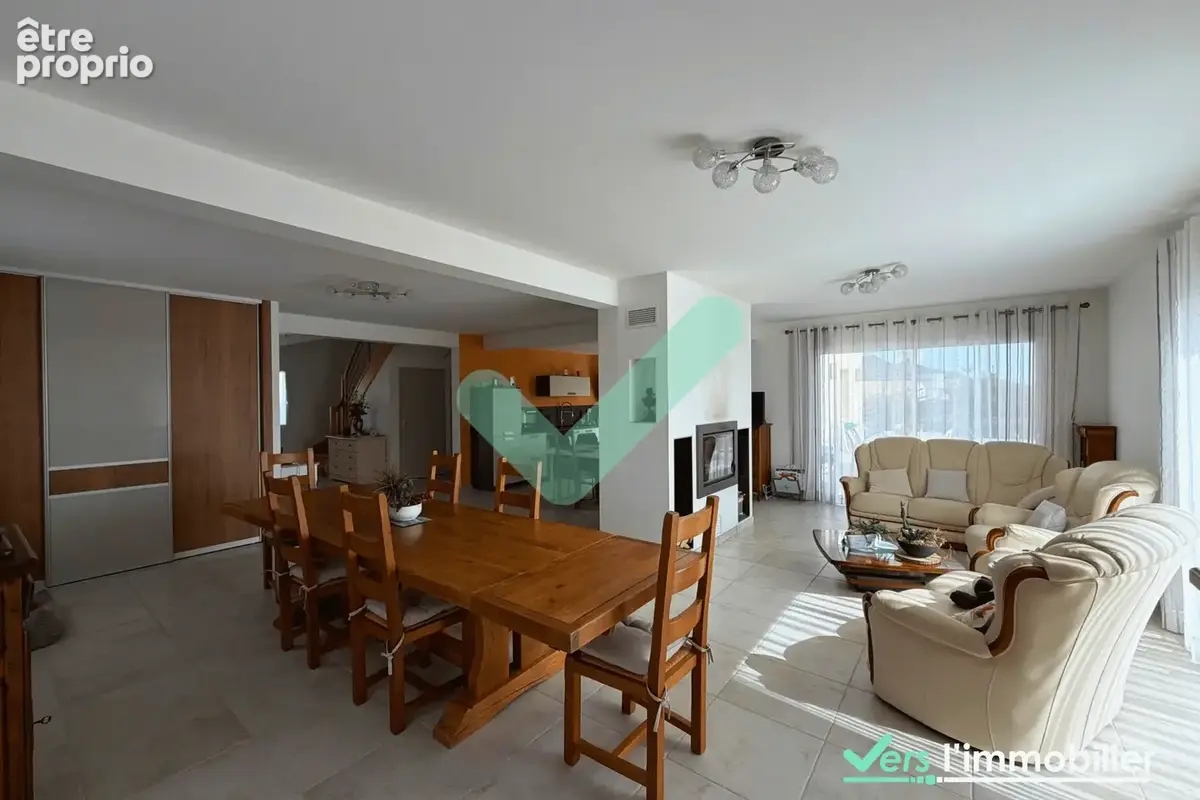 Belle maison contemporaine de 194 m2 de 2015 avec 4 chambres, sous sol et garages - photo 7