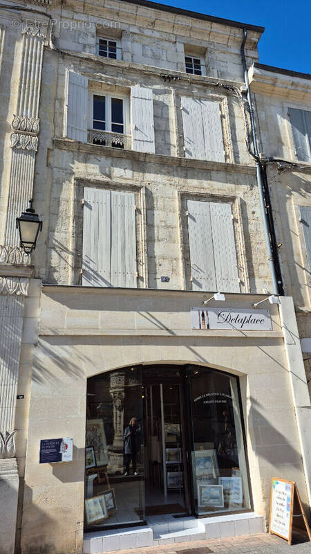 Maison à SAINT-JEAN-D'ANGELY