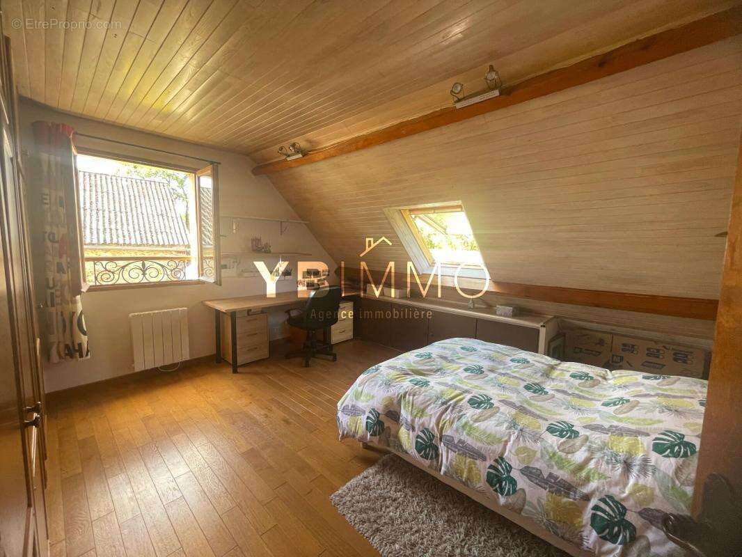 Maison à LA CELLE-LES-BORDES