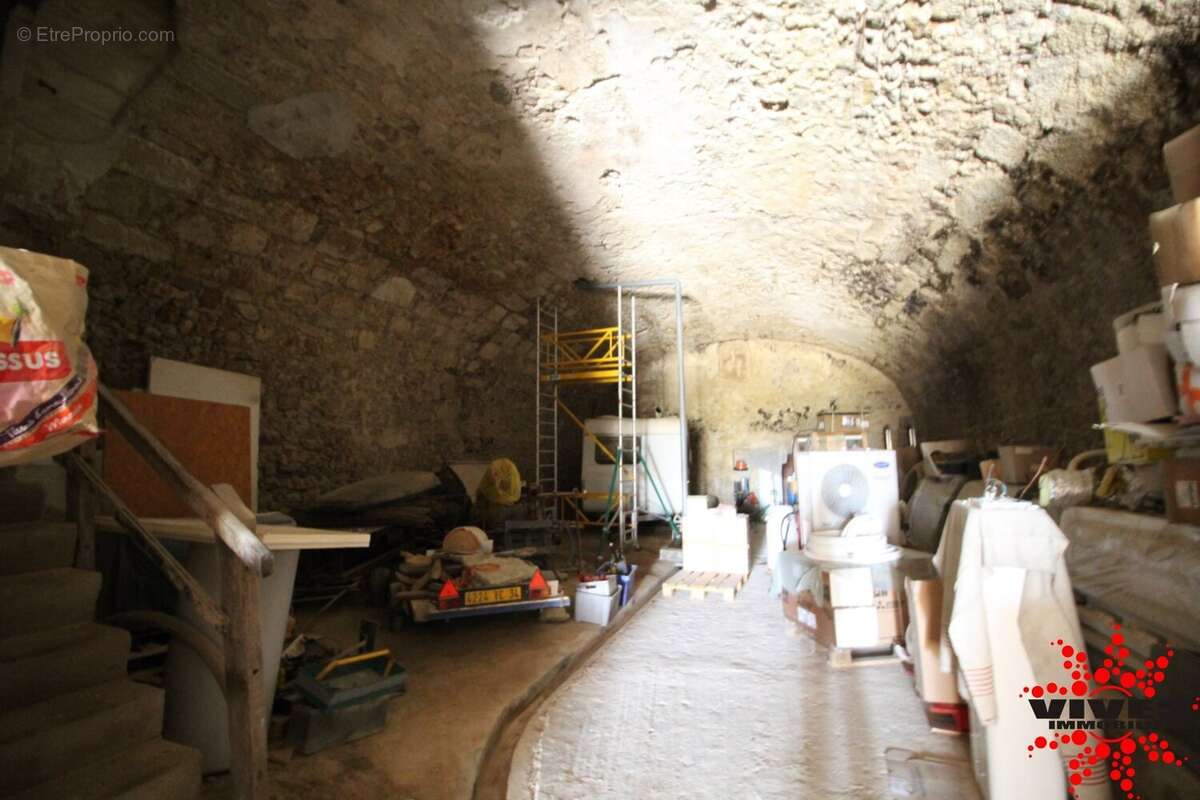 Commerce à CAPESTANG