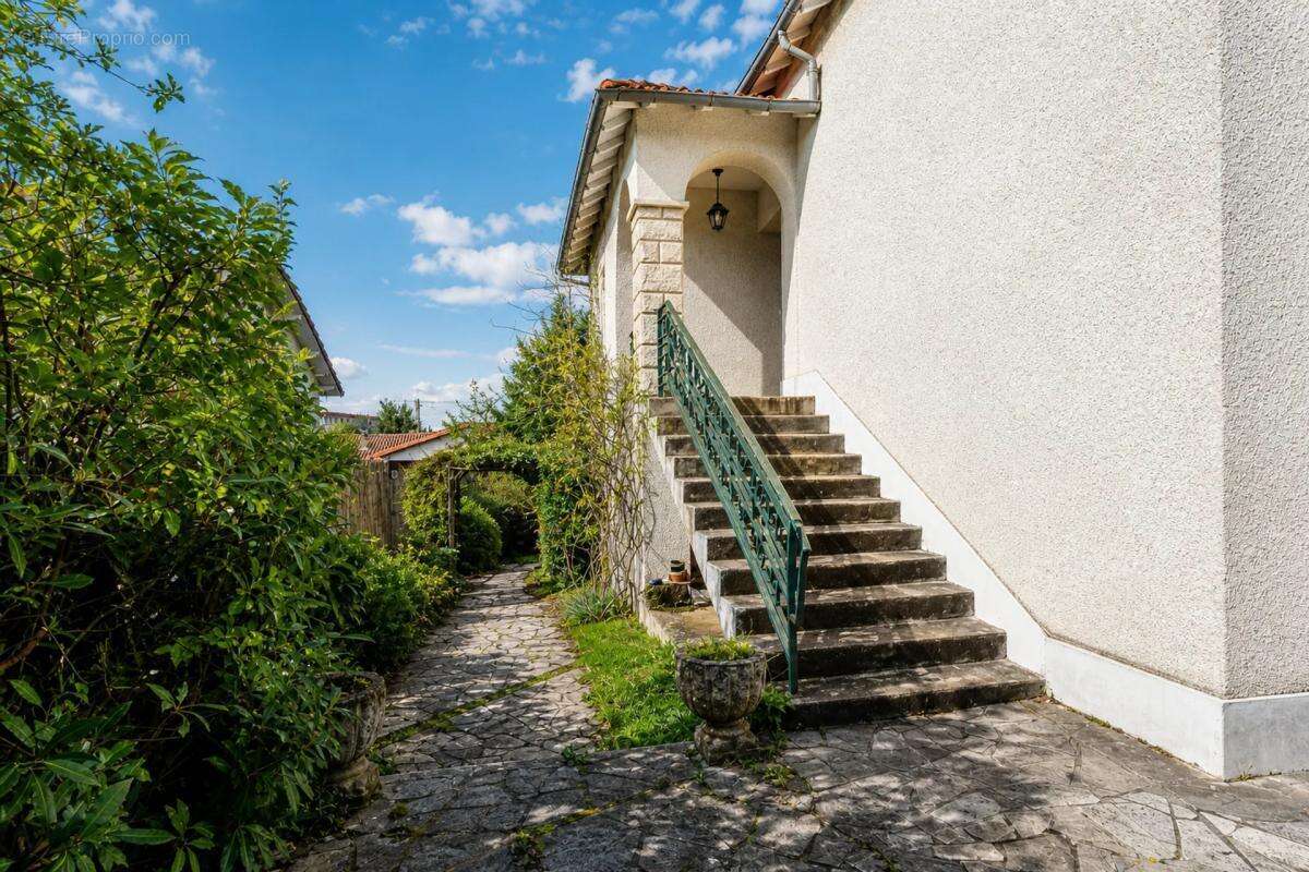 Maison de 195m² en vente à Poitiers Dunes/Dolmen - photo 17