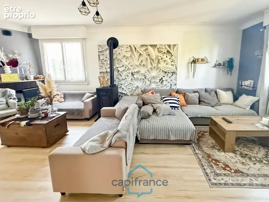 Dpt Gers (32), à vendre RISCLE très belle maison T8 de 220 m² habitables + grand garage et dépendances sur 875 m² de terrain, au - photo 3