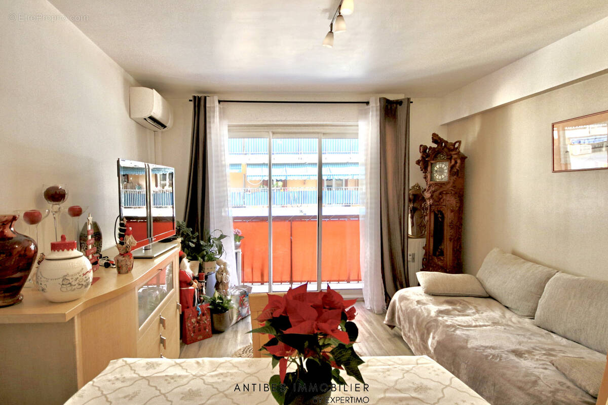 Appartement à VALLAURIS