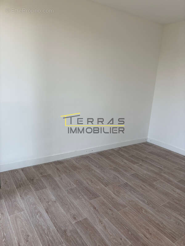 Appartement à VALREAS