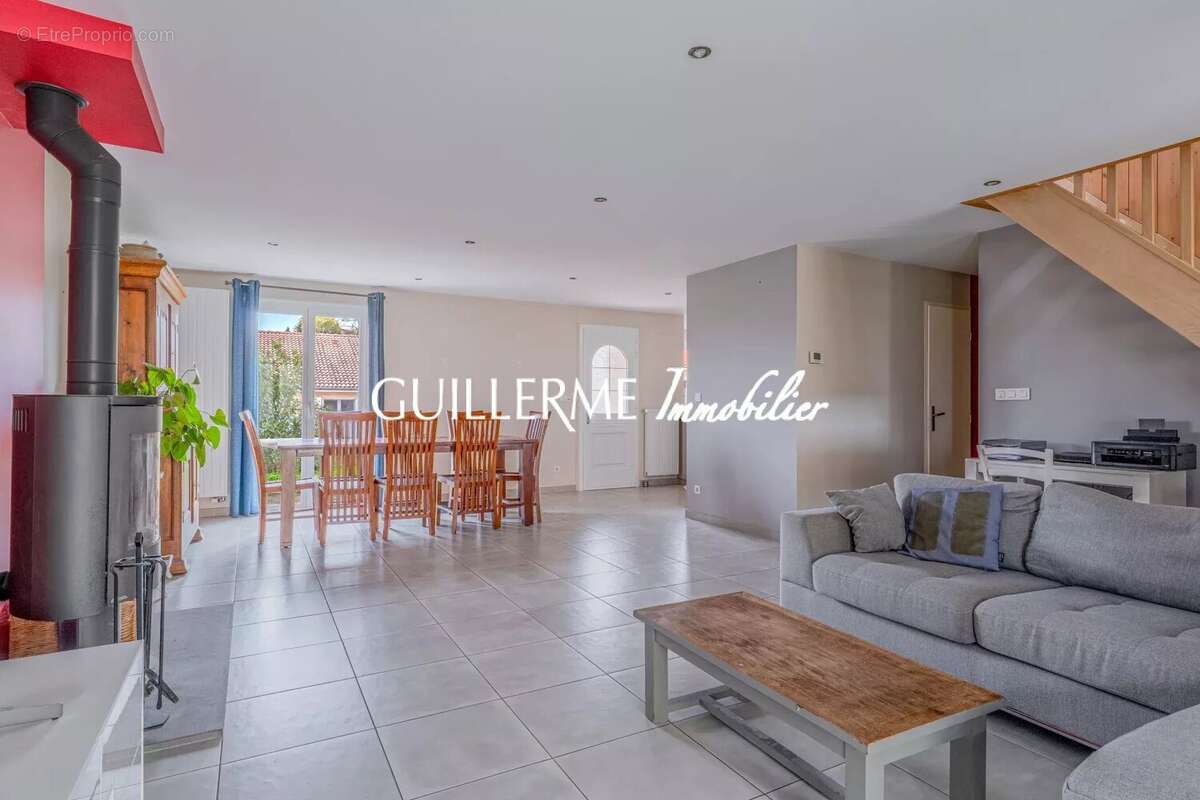 Maison à JASSANS-RIOTTIER