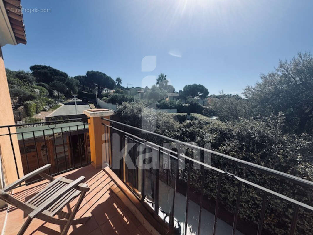 Maison à ROQUEBRUNE-SUR-ARGENS