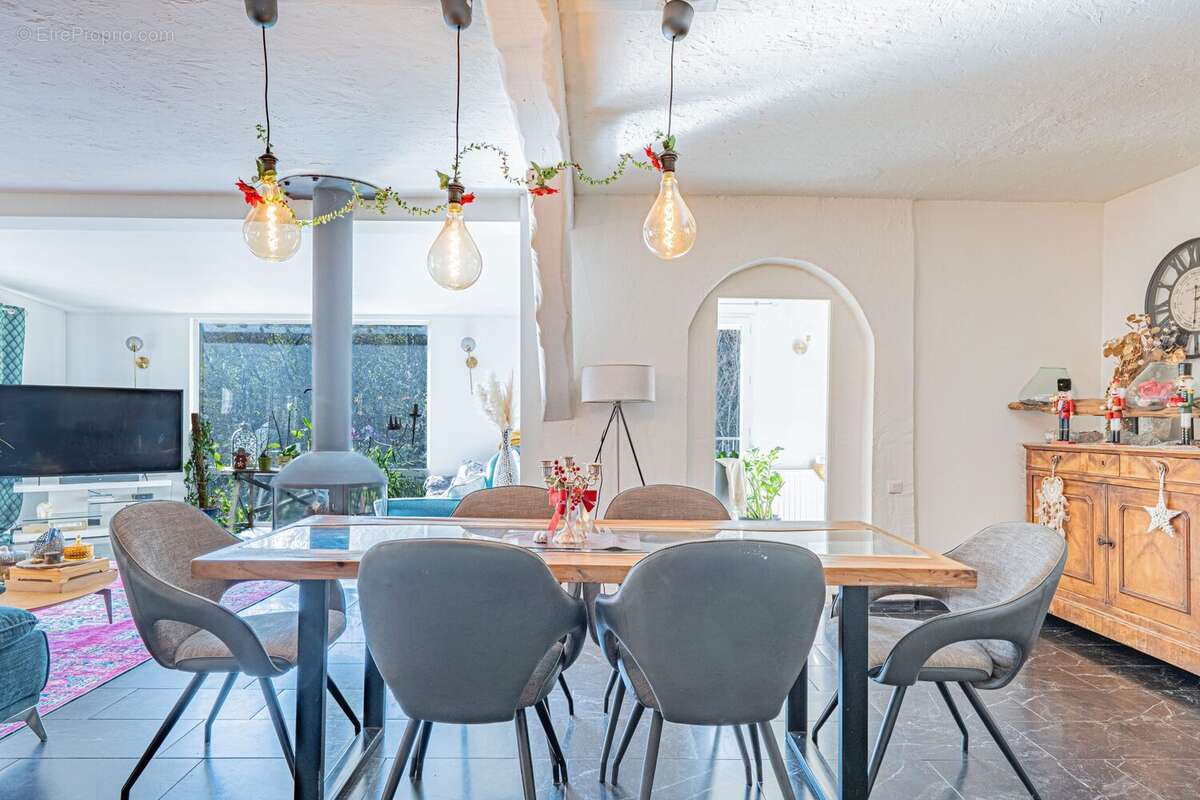 Maison à TOURRETTES-SUR-LOUP