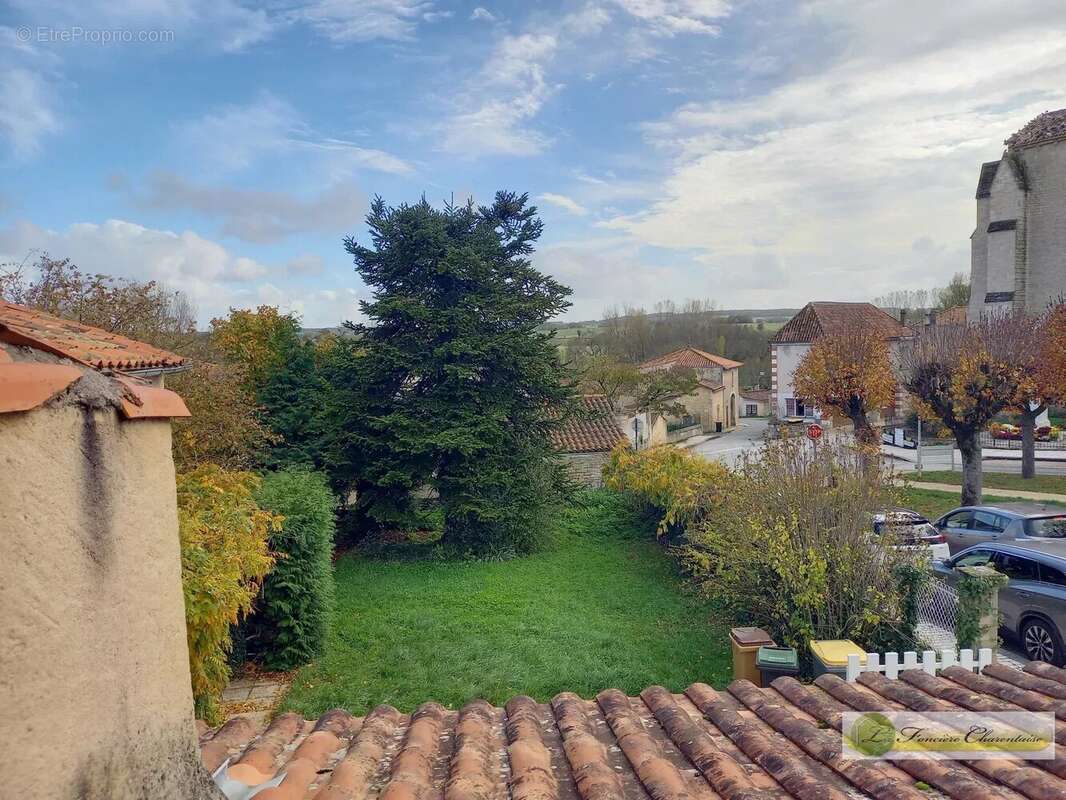 Maison à SAINT-AMANT-DE-BOIXE