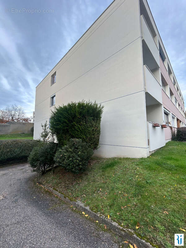 Parking à MONT-SAINT-AIGNAN