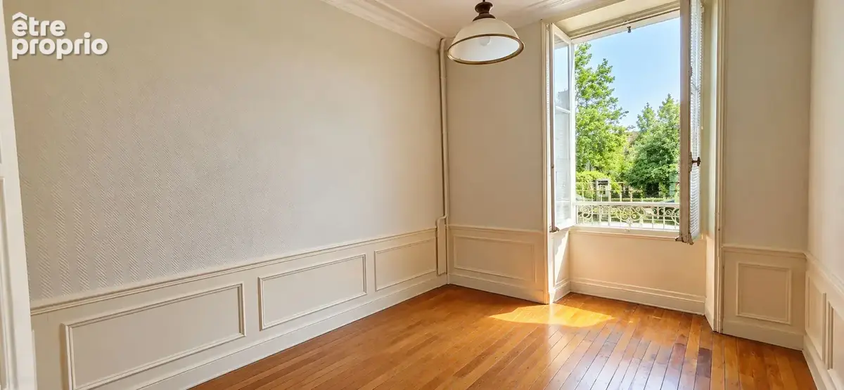 Maison de type bourgeoise à Étampes libre au 1er Mars 2027 avec garage. - photo 4
