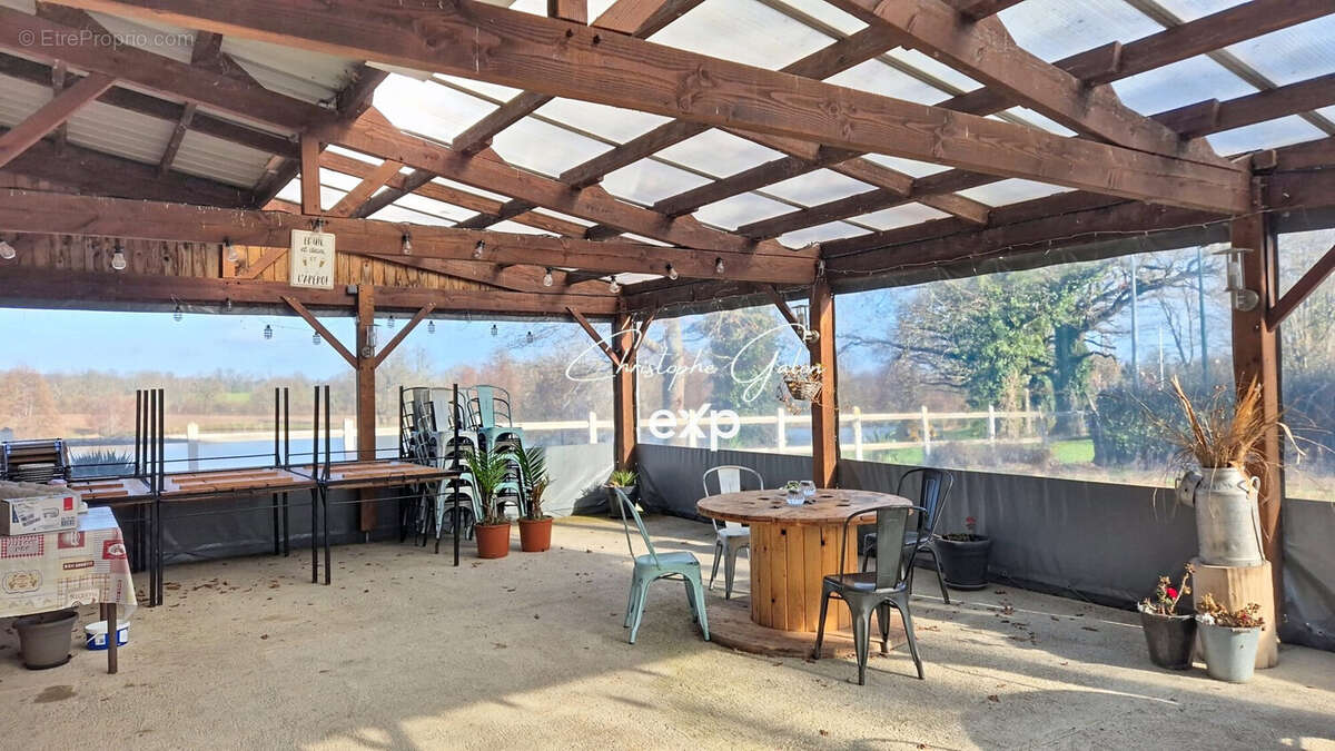 Commerce à BUSSIERE-POITEVINE