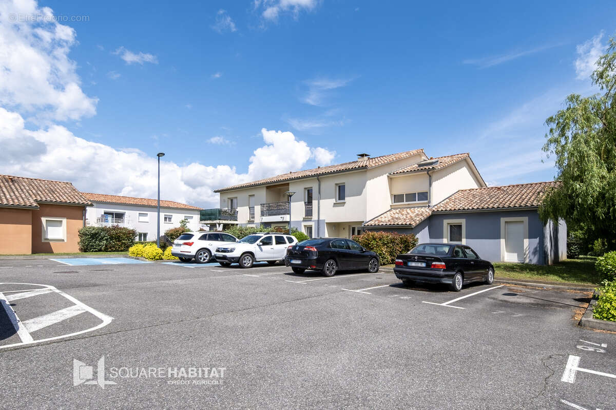 Appartement à PINS-JUSTARET