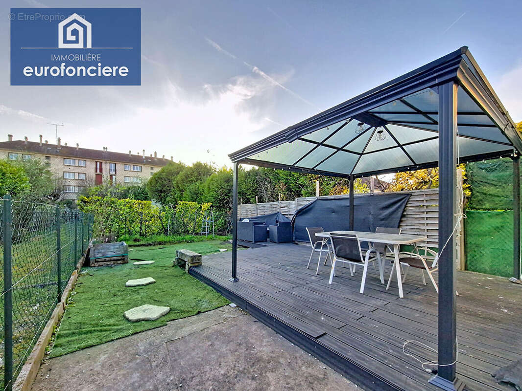 Maison à LA CHAPELLE-SAINT-LUC