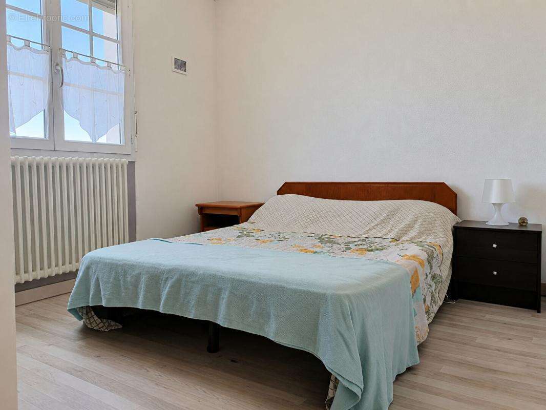 Maison sur sous-sol 4 chambres avec dépendance - VERNANTES (49390) - photo 6