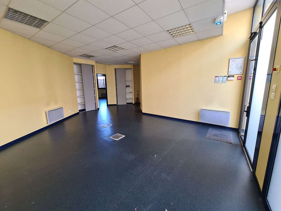 Commerce à MONTAIGU