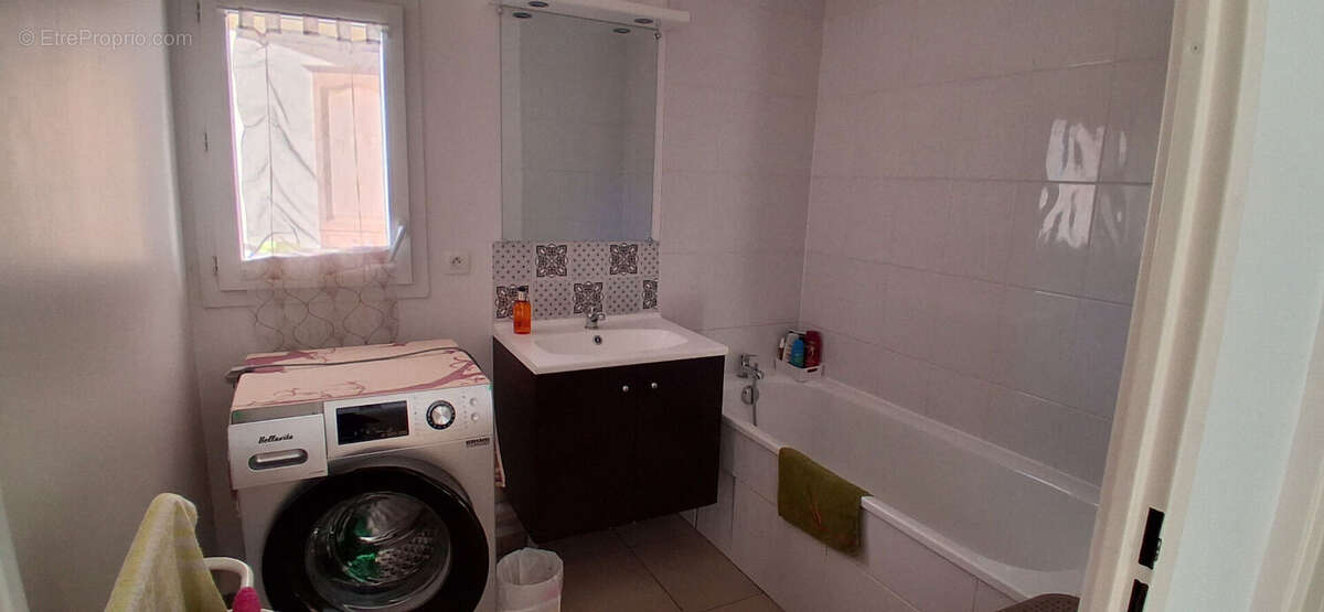 Appartement à SOLLIES-PONT