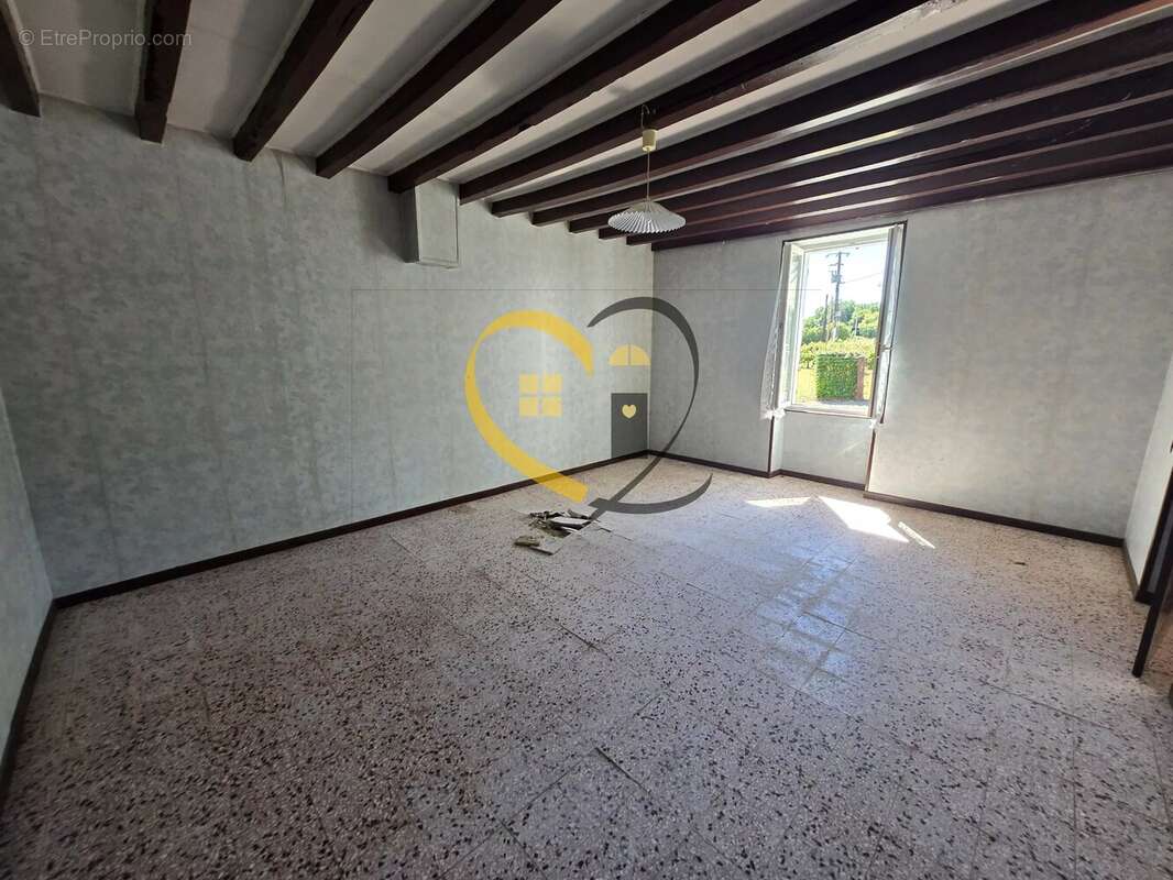 Maison à rénover avec dépendances – Neuvy-Deux-Clochers (18) - photo 10