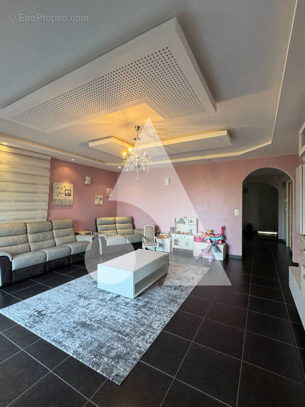 Maison à NEUFCHATEAU