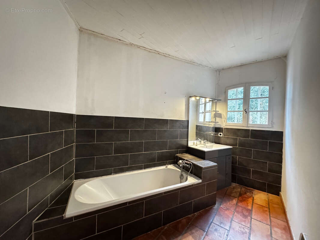 Maison à CHATEAUNEUF-LE-ROUGE