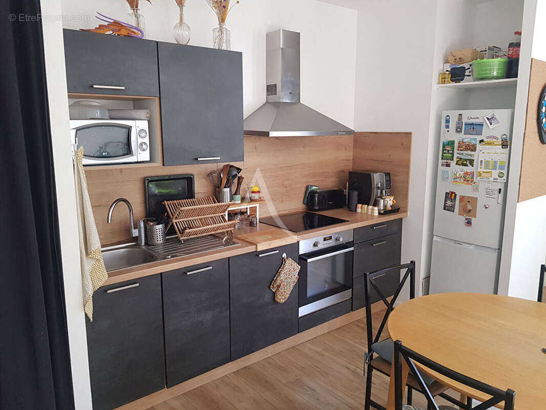 ROCHEFORT - Appartement T3 rénové, proche place Colbert - photo 5