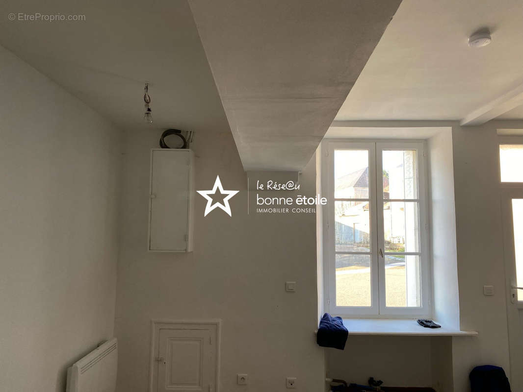 Immeuble - Neufchâtel-en-Saosnois - Guy Garreau - Bonne étoile immobilier - Appartement à NEUFCHATEL-EN-SAOSNOIS