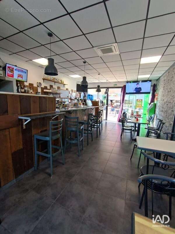 Photo 3 - Commerce à SAINT-ESTEVE