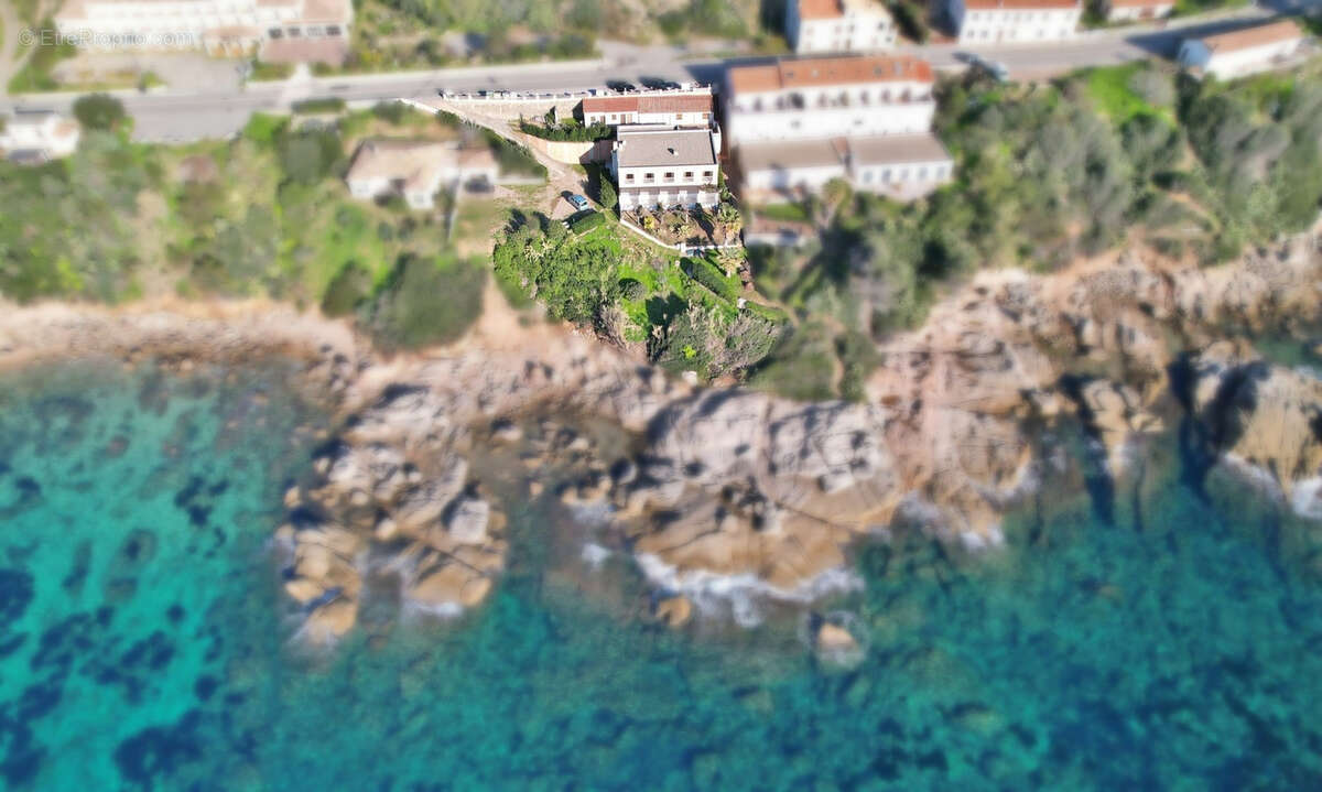 30 minutes d'AJACCIO - Immeuble de 6 appartements pieds dans l'eau - photo 5