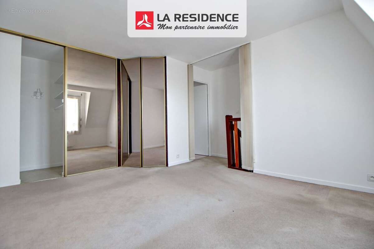 Appartement à LES CLAYES-SOUS-BOIS