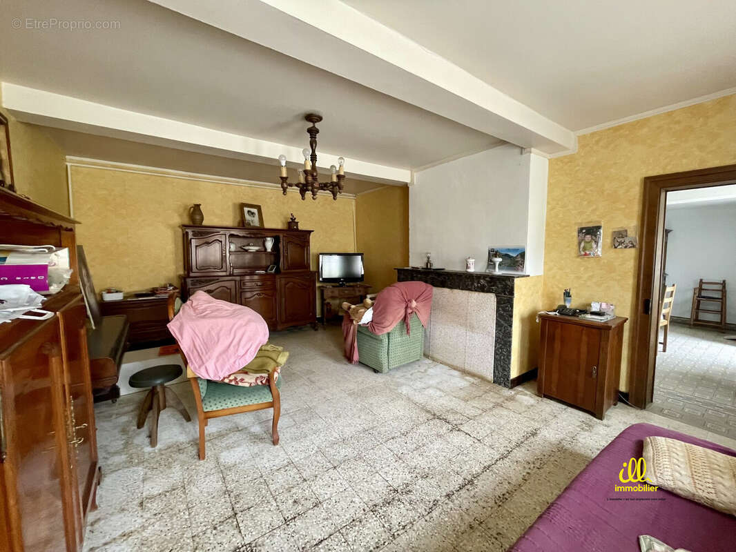 Maison à NEUVILLE-LEZ-BEAULIEU