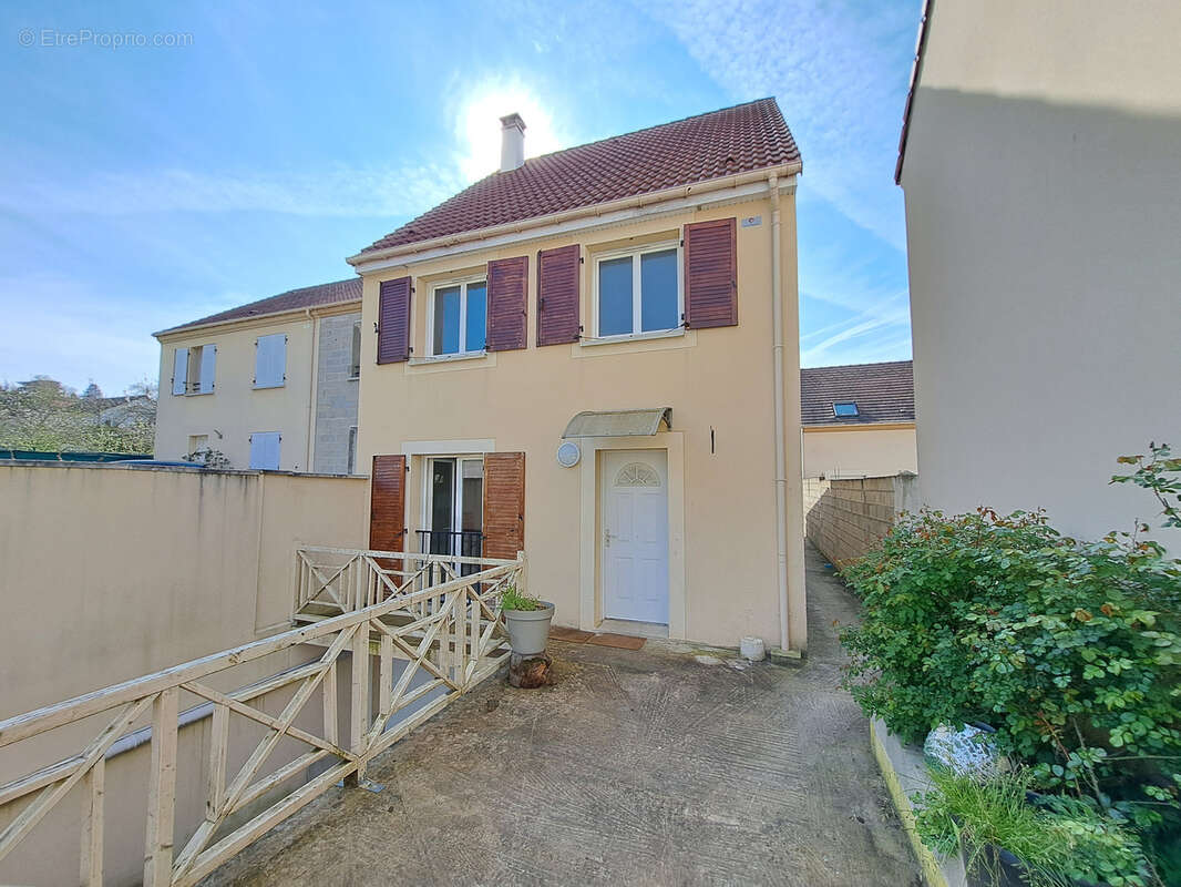 Maison à CHAMPAGNE-SUR-SEINE