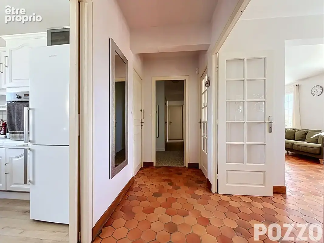 A VENDRE Maison familiale de 155 m² avec 5 chambres à Condé-sur-Vire !! - photo 3