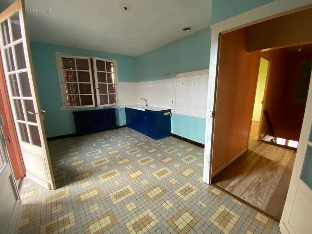 Maison à MAUZAC-ET-GRAND-CASTANG