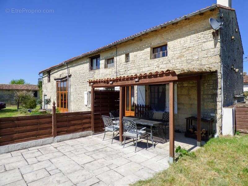 Maison à CHEF-BOUTONNE