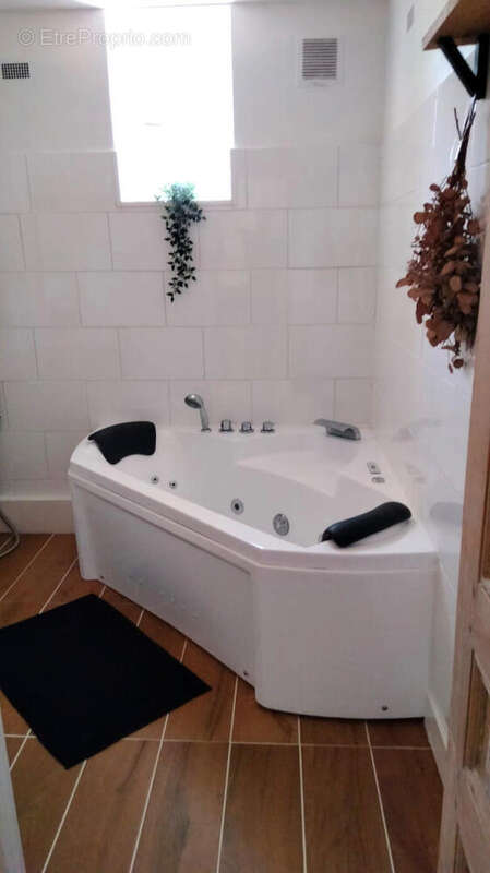 SDB - Maison à PRESSAC