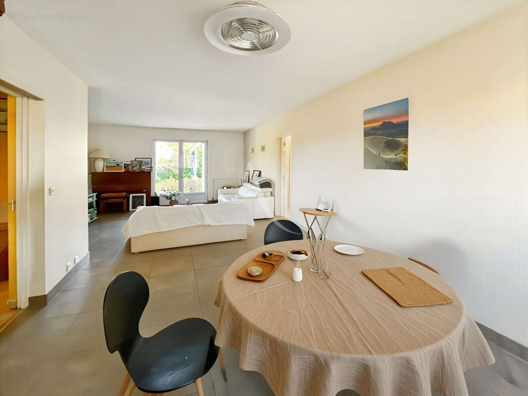 Maison à OZOUER-LE-VOULGIS