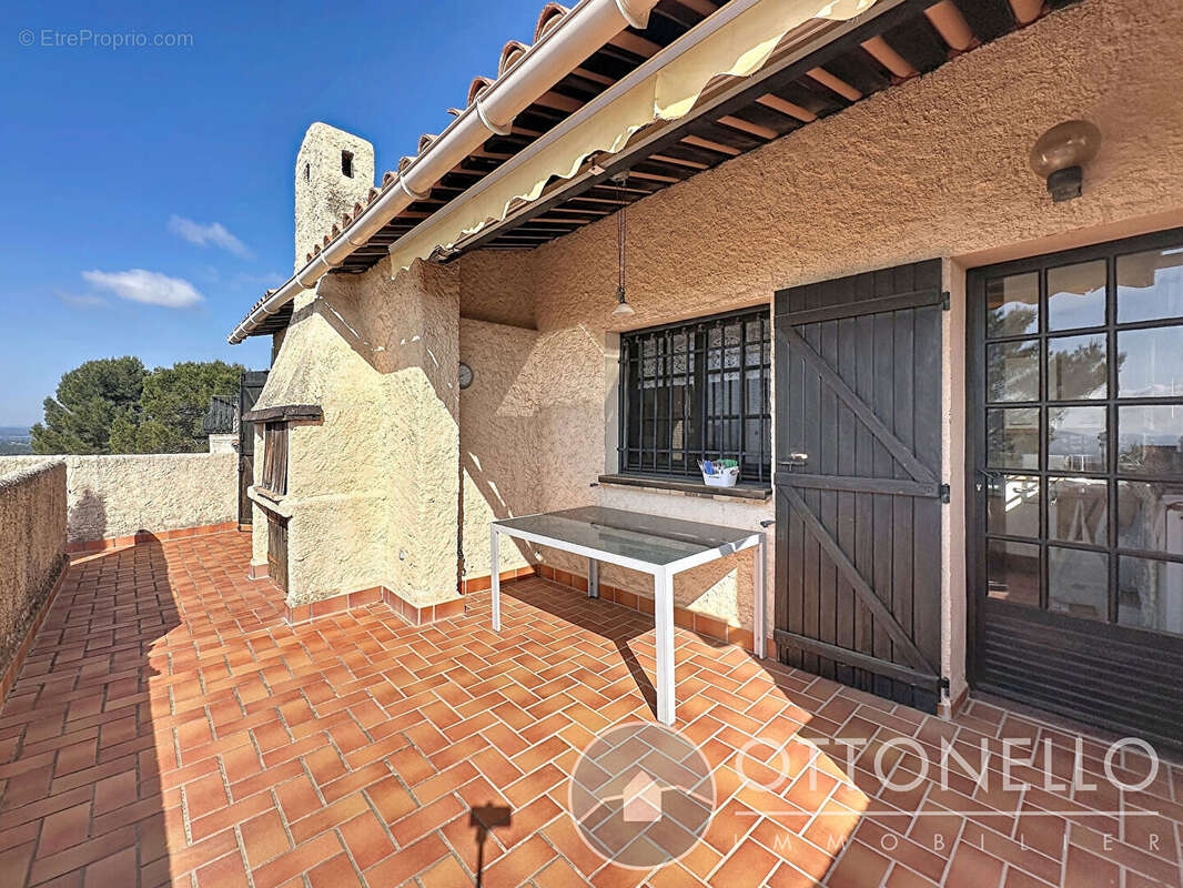 Maison à ROQUEBRUNE-SUR-ARGENS