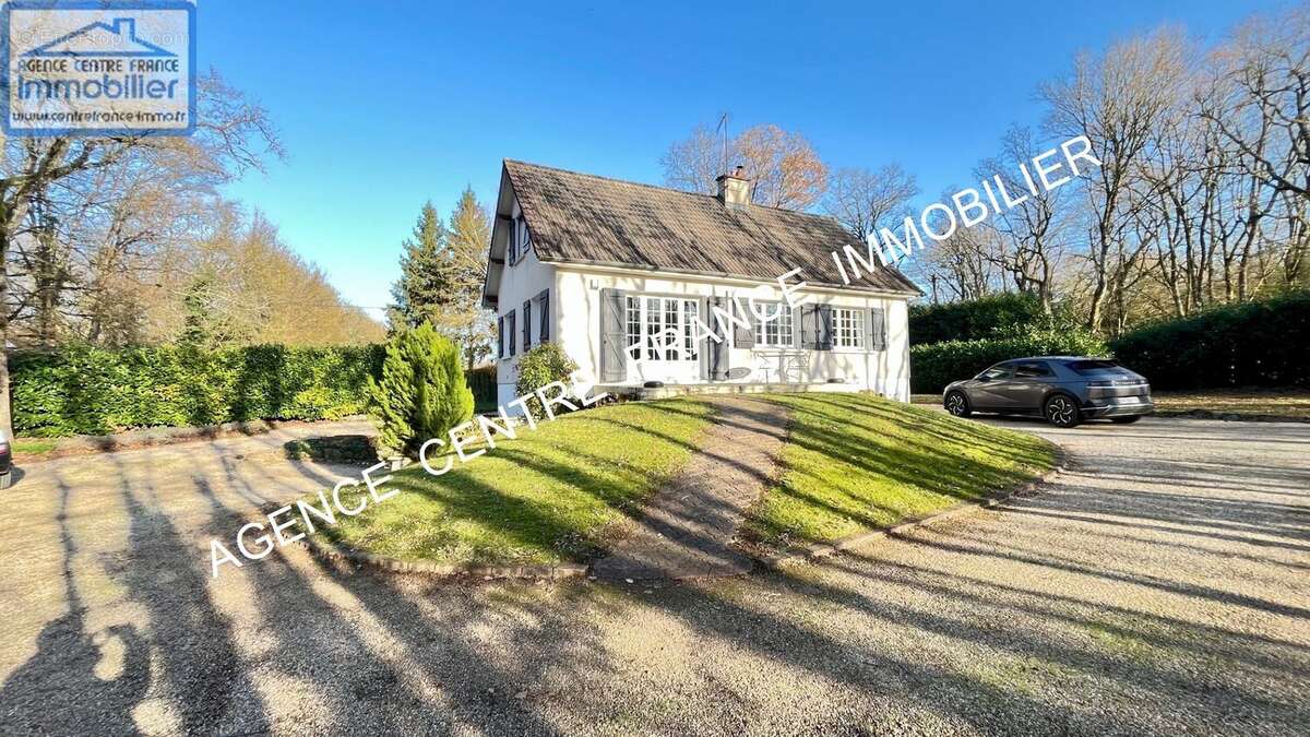 Maison à PLAIMPIED-GIVAUDINS