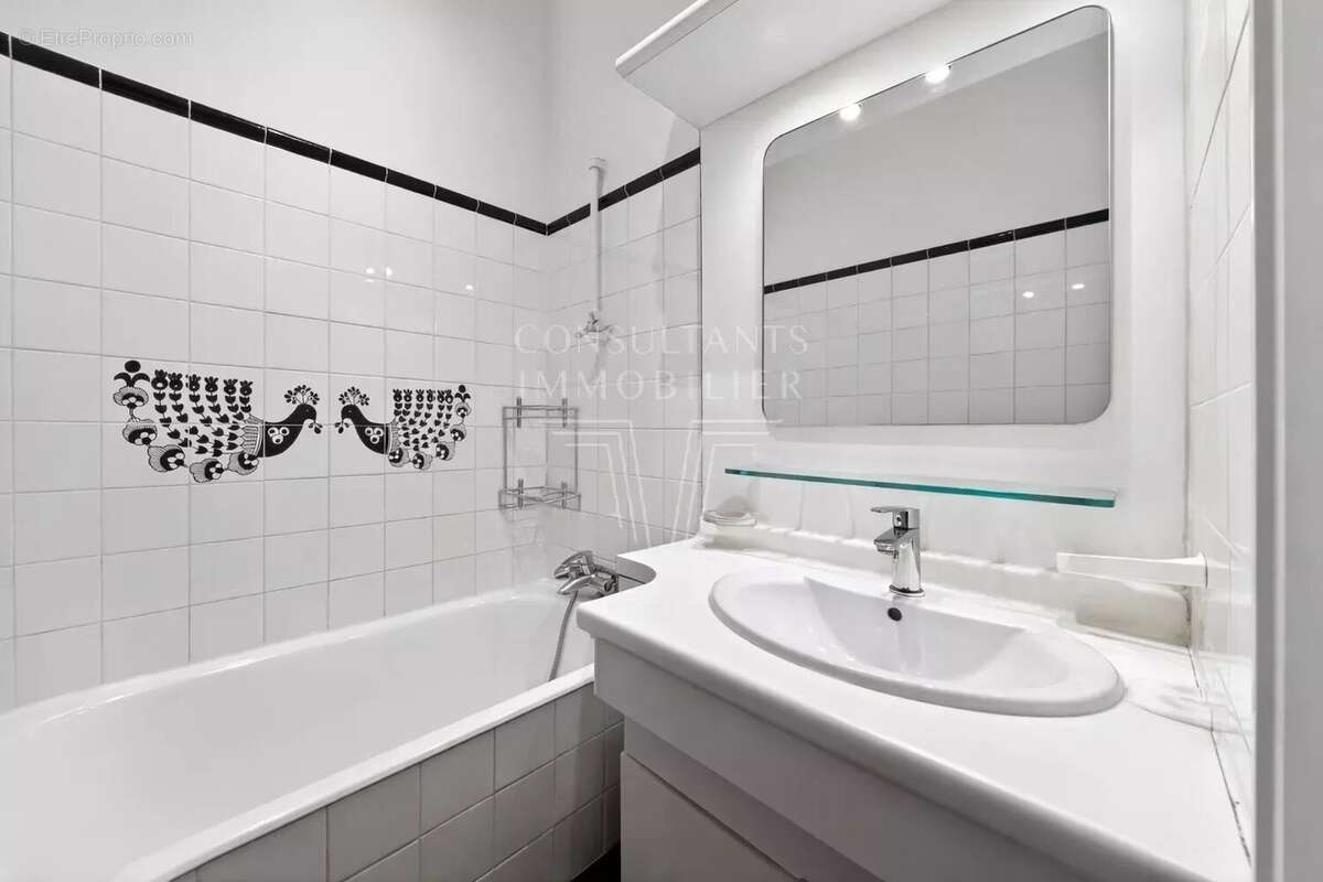 Appartement à PARIS-16E